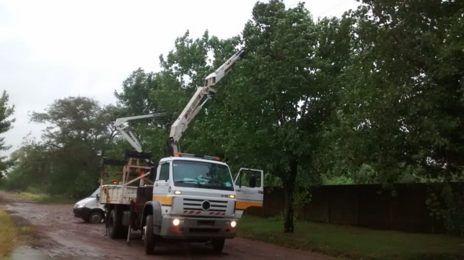 Fuertes vientos y tormentas Eléctricas ocasionaron graves fallas técnicas en nuestro Servicio Eléctrico.
