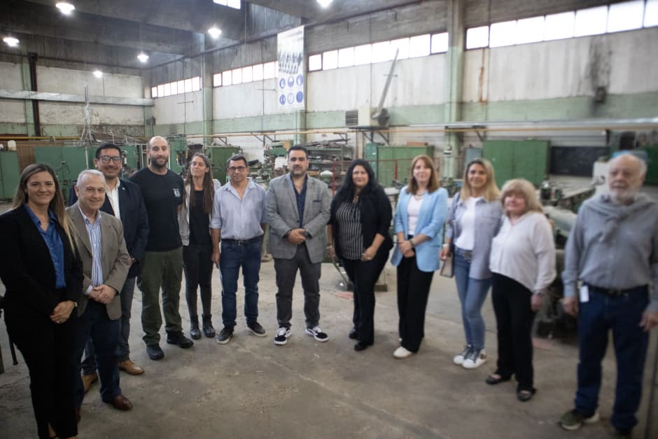 Reconocimiento provincial a la Cooperativa Eléctrica y la Escuela Técnica de Bolívar por su compromiso con la educación y la innovación